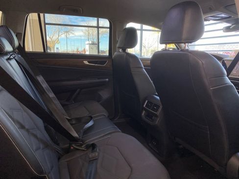 Used 2024 Volkswagen Atlas SE image 17