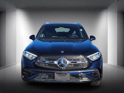 Used 2024 Mercedes-Benz GLC 300 4MATIC image 5