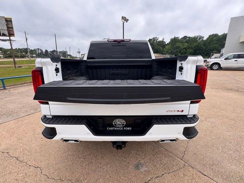 Used 2024 GMC Sierra 1500 AT4 w/ Technology Package AWD/4WD image 11