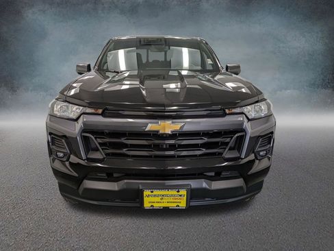 Used 2023 Chevrolet Colorado LT w/ LT Convenience Package II AWD/4WD image 2