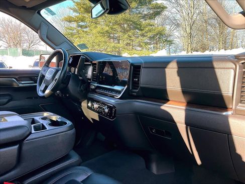 Used 2024 GMC Sierra 1500 SLT image 32