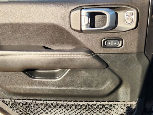 Used 2021 Jeep Gladiator Overland image 22