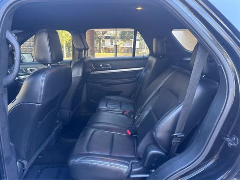 Used 2018 Ford Explorer XLT w/ Equipment Group 202A FWD image 10