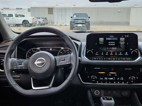 Used 2023 Nissan Rogue SL w/ SL Premium Package FWD image 14