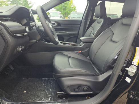 New 2026 Jeep Compass Limited w/ Limited Altitude Pack image 23