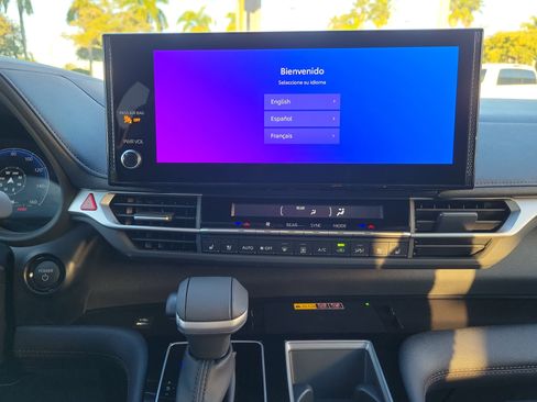 Used 2025 Toyota Sienna Limited image 20