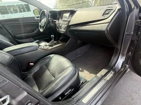 Used 2014 Kia Cadenza Premium w/ Technology Package FWD image 11