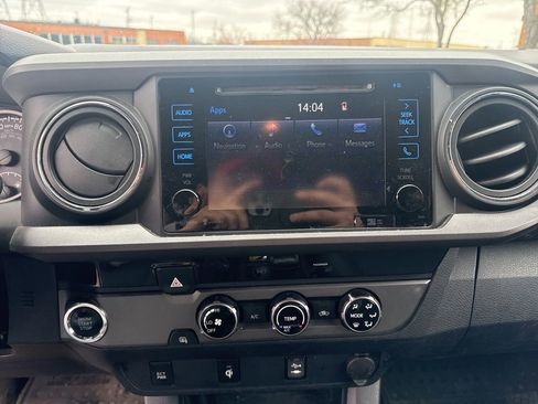 Used 2016 Toyota Tacoma TRD Off-Road w/ Towing Package image 14