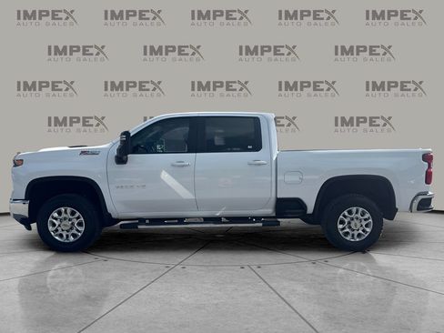 Used 2024 Chevrolet Silverado 2500 LT AWD/4WD image 2