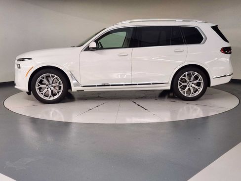 Used 2025 BMW X7 xDrive40i AWD/4WD image 8