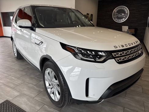 Used 2017 Land Rover Discovery HSE image 2