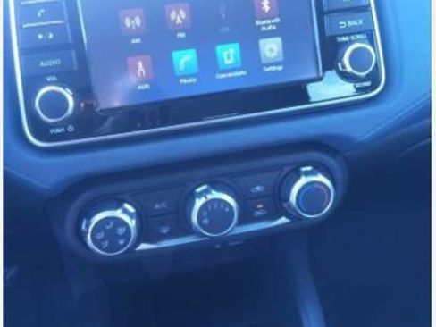 Used 2023 Nissan Versa SV image 8