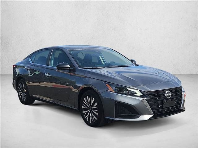 Used 2025 Nissan Altima 2.5 SV FWD image 4