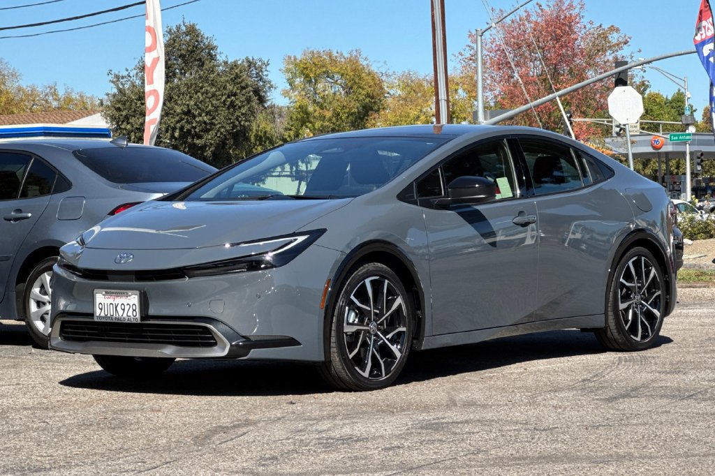 Certified 2025 Toyota Prius Plug-In Hybrid FWD image 7