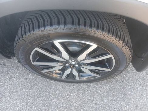 Used 2019 Honda Pilot Touring image 4