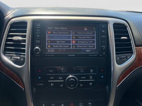 Used 2013 Jeep Grand Cherokee Overland w/ Advance Technology Group AWD/4WD image 19
