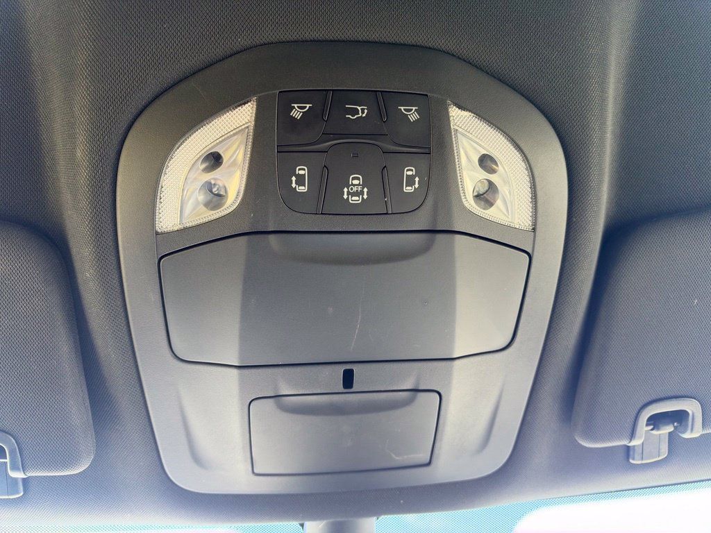 Used 2025 Chrysler Pacifica Select FWD image 33