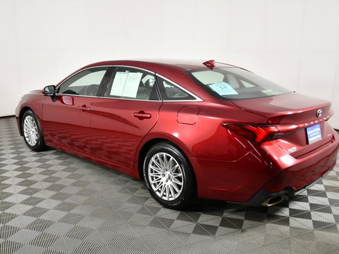 Used 2019 Toyota Avalon XLE w/ Moonroof Package image 8