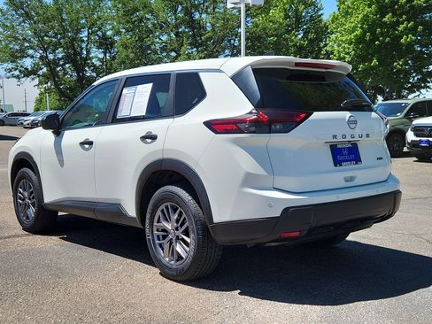 Used 2024 Nissan Rogue S AWD/4WD image 3