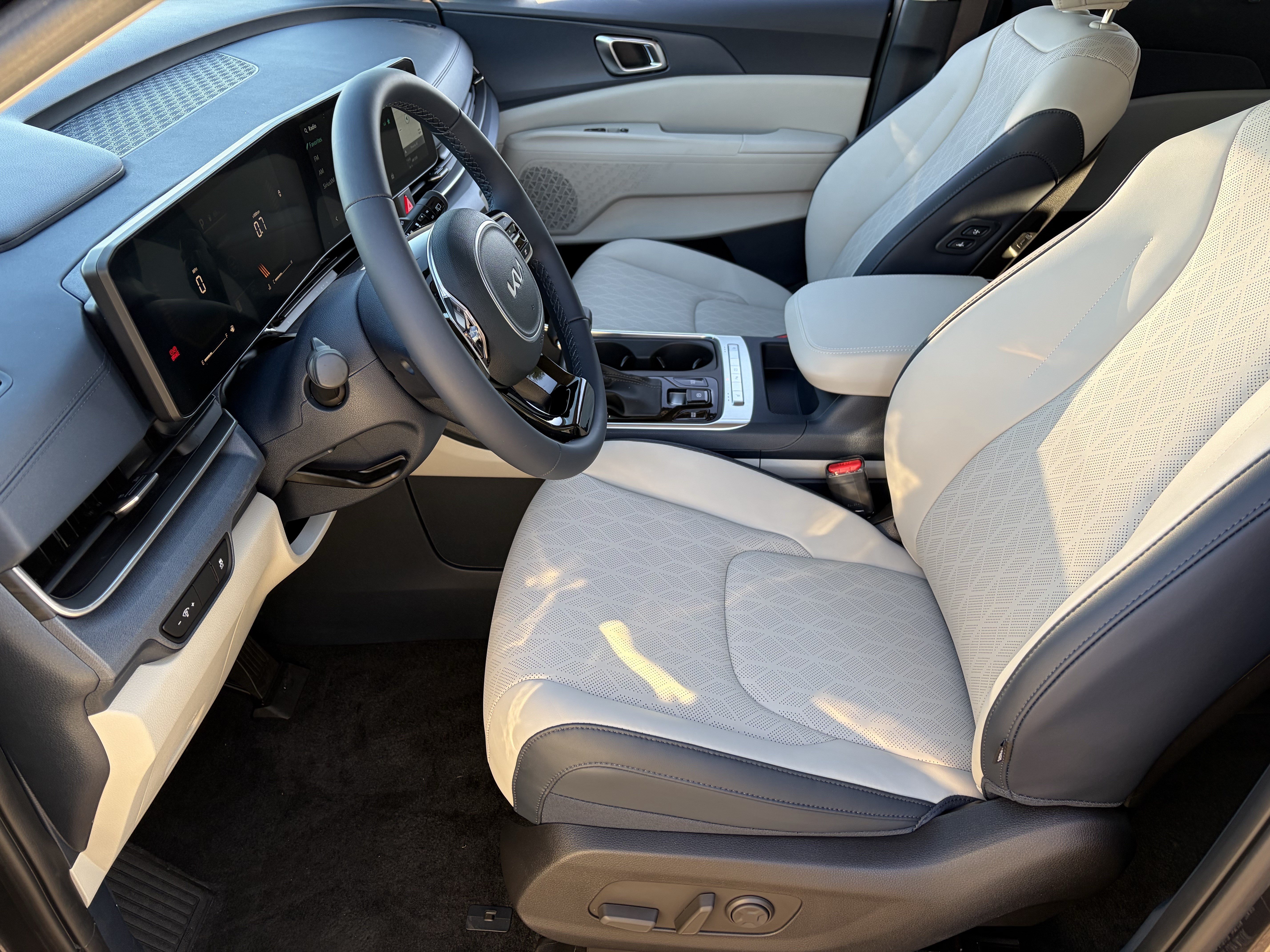 New 2026 Kia Carnival EX FWD image 17