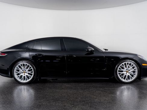 Used 2022 Porsche Panamera 4 Platinum Edition image 4