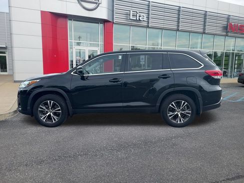 Used 2019 Toyota Highlander LE AWD/4WD image 7