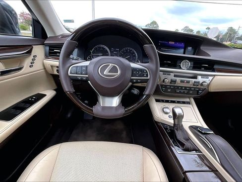 Used 2018 Lexus ES 350 image 5