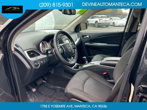 Used 2019 Dodge Journey SE image 14