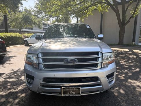 Used 2017 Ford Expedition Platinum RWD image 2