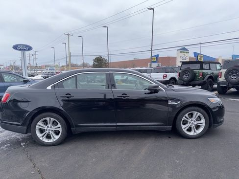 Used 2017 Ford Taurus SE image 8