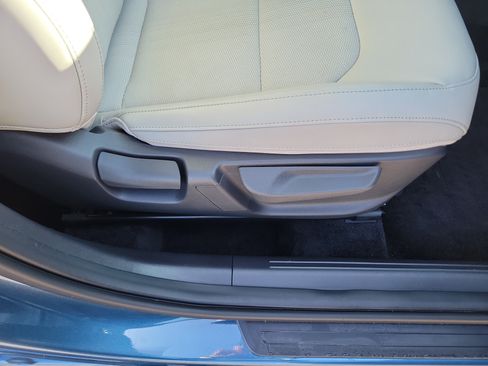 Certified 2023 Kia Niro EX Touring FWD image 9