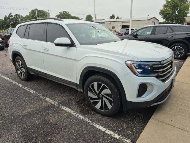 Used 2025 Volkswagen Atlas SE AWD/4WD image 1