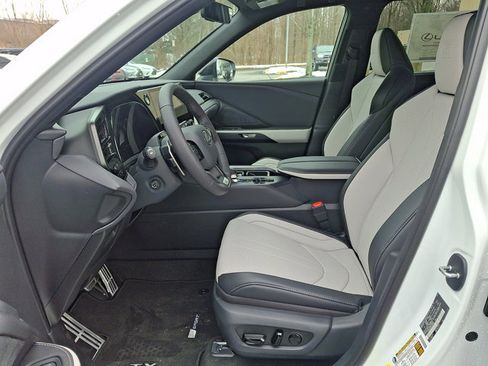 New 2026 Lexus TX 500h AWD image 8