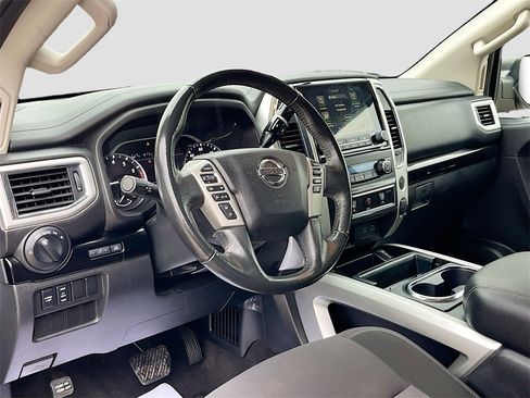 Used 2021 Nissan Titan SV w/ SV Convenience Package image 11