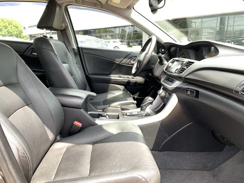 Used 2015 Honda Accord Touring image 35