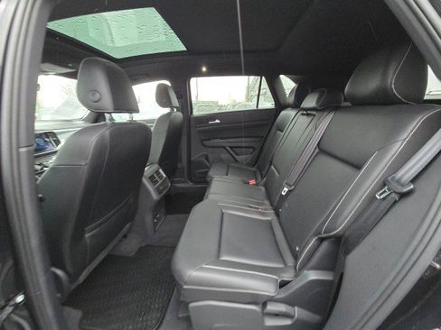 Used 2020 Volkswagen Atlas Cross Sport SEL image 19