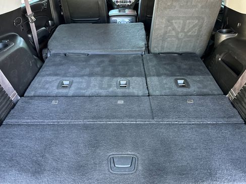 Used 2017 GMC Yukon SLT image 17