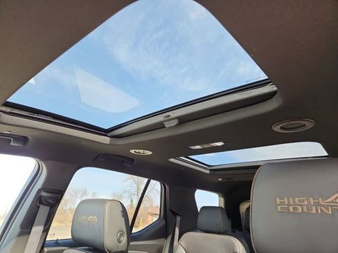 Certified 2023 Chevrolet Traverse High Country image 19