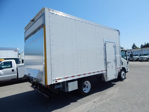 Used 2021 Isuzu NPR image 5