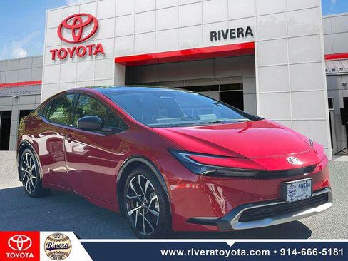 Certified 2026 Toyota Prius Plug-In Hybrid FWD image 9