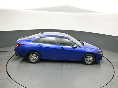 Used 2025 Hyundai Elantra SE FWD image 35