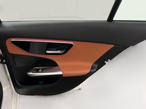 Used 2025 Mercedes-Benz C 300 4MATIC Sedan image 32