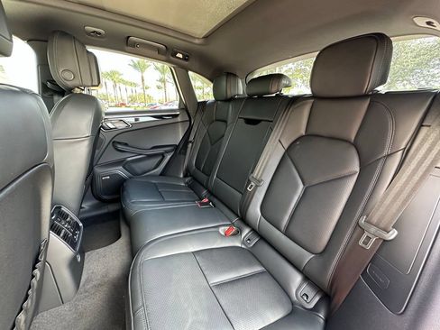 Used 2026 Porsche Macan AWD/4WD image 37