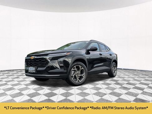 Used 2025 Chevrolet Trax LT w/ Driver Confidence Package FWD image 2