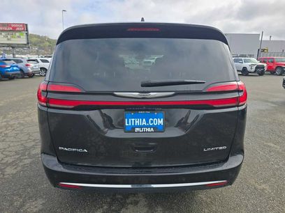 Used 2024 Chrysler Pacifica Limited