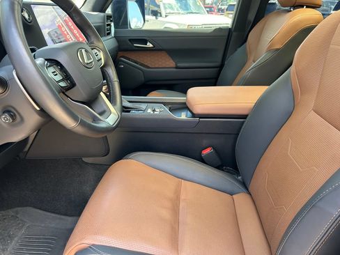 Used 2024 Lexus GX 550 w/ Accessory Package (Z1) AWD/4WD image 11