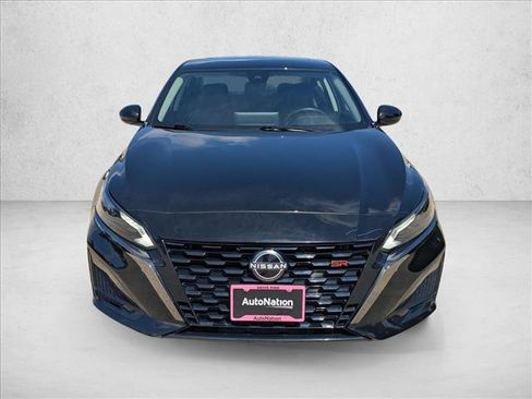 Used 2024 Nissan Altima 2.5 SR w/ SR Premium Package FWD image 2