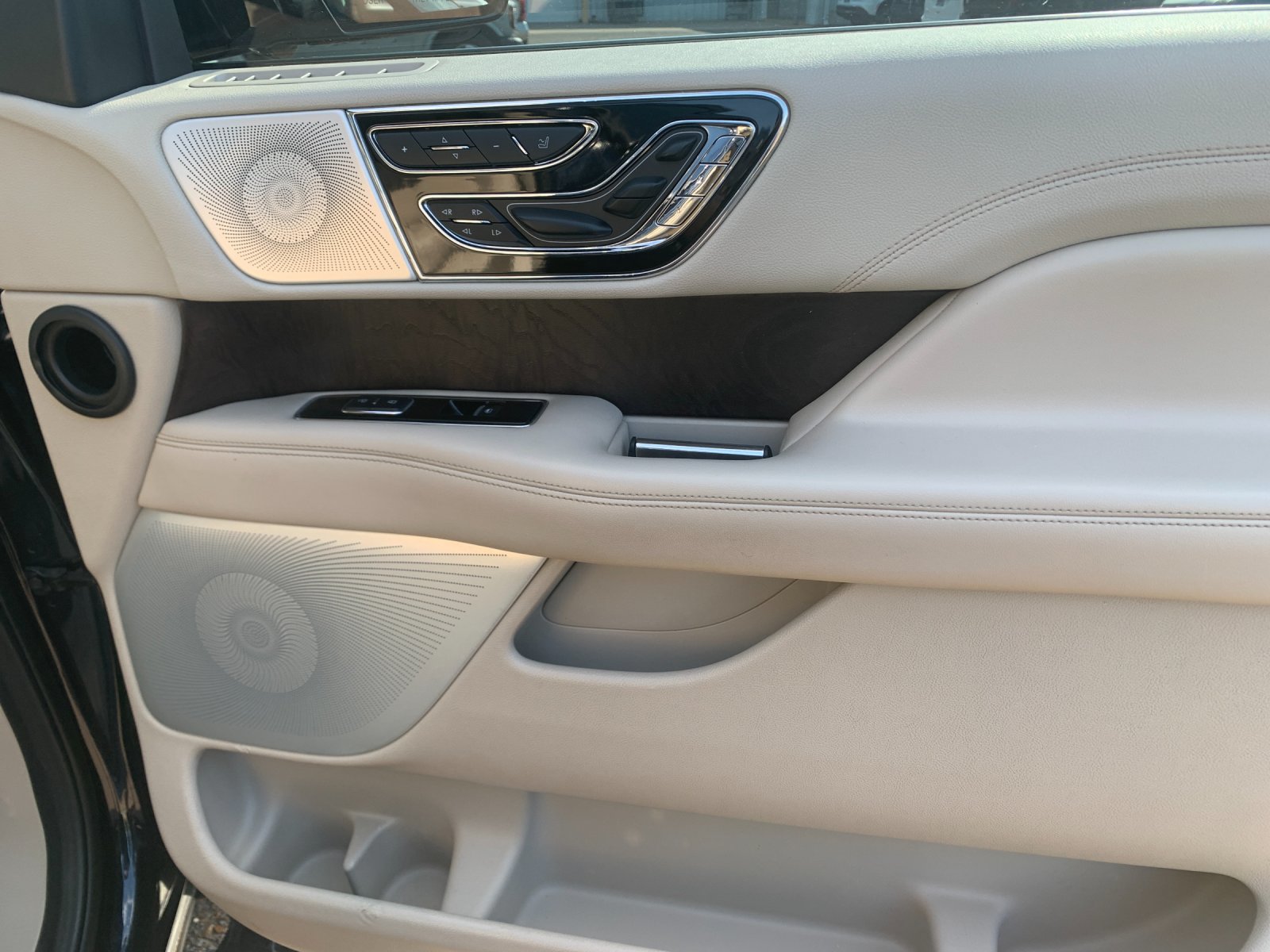 Used 2021 Lincoln Navigator Reserve w/ Luxury Package AWD/4WD image 22
