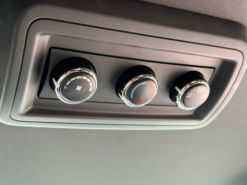 Used 2017 Dodge Grand Caravan SXT FWD image 22