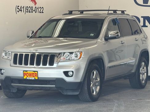 Used 2011 Jeep Grand Cherokee Limited w/ Trailer Tow Group IV AWD/4WD image 7